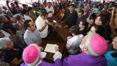 El amor al padre Senis quedó evidenciado con la gran asistencia de personas a la misa en su honor y su funeral.