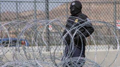 Agentes de Migración de Estados Unidos reforzaron los controles en la frontera con México, adonde el fin de semana detuvieron a un grupo de migrantes.