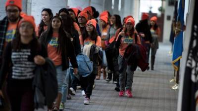 Los dreamers se manifestaron hoy en el Congreso exigiendo una reforma migratoria.//AFP.