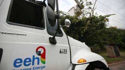 EEH hará limpieza de líneas y cambio de postes dañados en las zonas programadas para interrupción del servicio, según su aviso oficial.