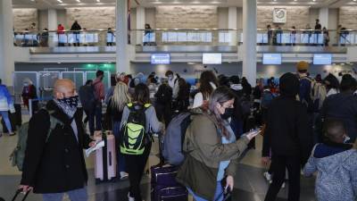 La embajada advirtió que hay “múltiples reportes” de que se están “declinando” las tarjetas de crédito y débito no rusas. Fotografía: EFE