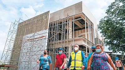 El alcalde Armando Calidonio supervisó los avances de la obra, que beneficiará a 150,000 personas.