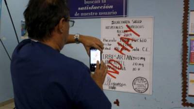 En el Leonardo Martínez ayer continuaron con las asambleas y colocaron carteles simulando una receta con las medicinas que faltan.