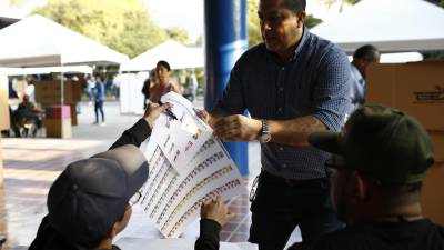 La jornada electoral para elegir a 44 alcaldes y a 20 representantes de El Salvador para el Parlamento Centroamericano (Parlacen) comenzó este domingo con poca afluencia.