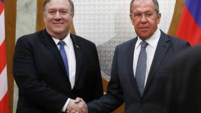 El secretario de Estado estadounidense, Mike Pompeo y el ministro ruso de Exteriores, Sergei Lavrov. Foto: AFP