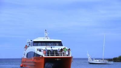 El primer ferry de Utila a Roatán. Fotos Cristina Santos.