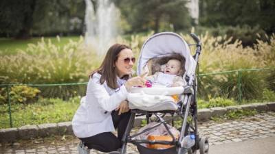 Los doctores aconsejan a los padres estar pendientes de los pequeños y no distraerse con los dispositivos electrónicos. Foto: iStock.