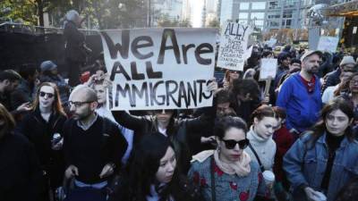 Los inmigrantes han salido a las calles a protestar contra Donald Trump.