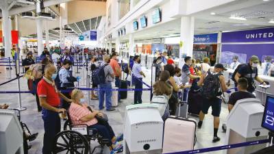Por el aeropuerto Ramón Villeda Morales han circulado más de medio millón de pasajeros hasta septiembre de este año. Fotos: Melvin Cubas