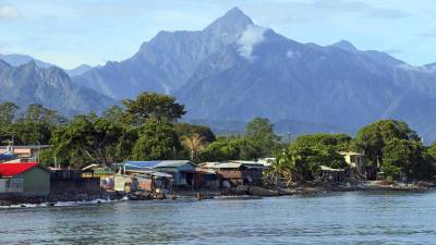 Vista hoy de una comunidad costera en La Ceiba (Honduras). Expertos de varios países de Latinoamérica exponen este viernes en La Ceiba, en el Caribe de Honduras, sobre el turismo y los efectos del cambio climático, y la importancia de proteger el planeta.