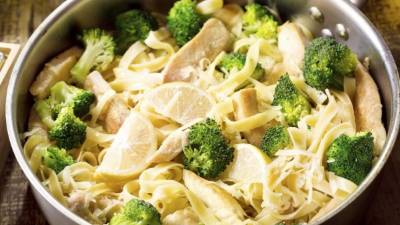 Recuerde que el brócoli debe estar crujiente.