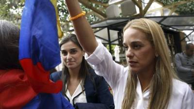 Lilian Tintori se reunió ayer con varios venezolanos en Casa de América en Madrid.