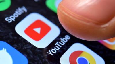 Detalle que muestra la aplicación de YouTube en un iPhone. EFE/Archivo