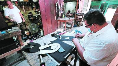 Los talleres que todavía están abiertos necesitan apoyo para poder mantenerse.