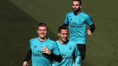 Los jugadores del Real Madrid Toni Kroos (i), Lucas Vázquez (c) y Dani Carvajal (d), durante un entrenamiento. EFE/Archivo