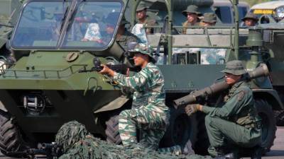 Militares venezolanos desplegados en la frontera con Colombia realizan maniobras ante escalada entre ambos países./AFP.