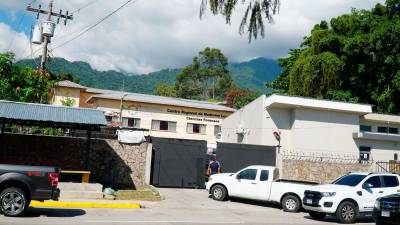 <b><span class=mln_uppercase_mln>trámite.</span></b> El cuerpo de Alex Hernández fue llevado a la morgue.