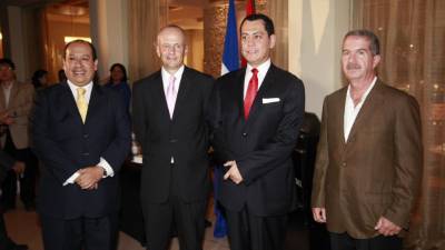 Los anfitriones de la velada: German Vera, Rodolfo Schierloh, Guillermo Gonzales Arica y Roberto Canahuati