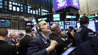 Corredores de bolsa con alivio la recuperación de las cotizaciones, pero la plaza bursátil todavía tiene mucho que recuperar para volver a los niveles anteriores a su caída.