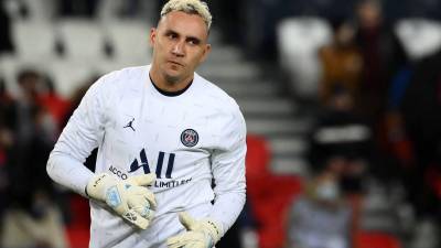 Keylor Navas fue relegado al banquillo de suplentes del PSG.