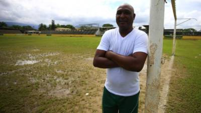 Ávila actualmente tiene una escuela de fútbol en el puerto de Tela y es cantante en un grupo musical.