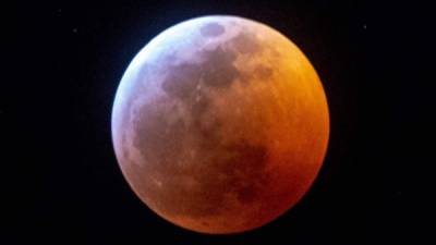 La superluna de sangre en su punto máximo. AFP