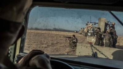 Imagen de una operación para liberar una localidad en manos del Estado Islámico, ayer cerca de Mosul. EFE