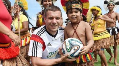 Durante su estadía los jugadores alemanes socializaron con las personas del lugar, donaron más de 10 mil euros e hicieron un complejo para la comunidad.