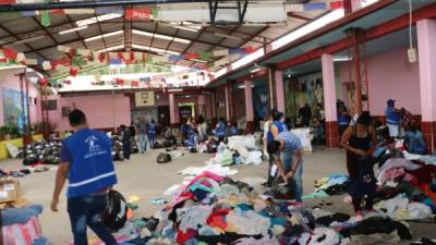 La escuela República de Colombia, en el centro de Siguateque, está sirviendo de centro de acopio para recibir las ayudas de los damnificados. Fotos: Marlon Laguna