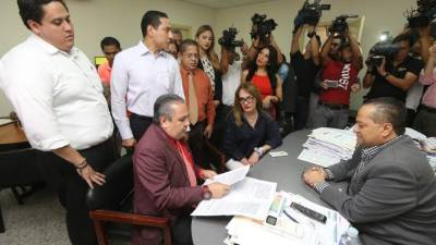 El Partido Liberal presentó ayer un recurso en contra del voto con el uso de la raya en la papeleta.