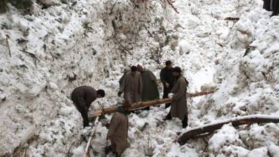 Los cuerpos de socorro intentan llegar a la remota localidad para atender la emergencia.