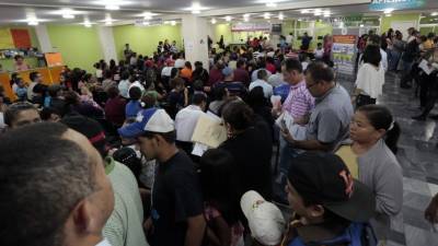 Los trabajadores que devengan menos de dos salarios mínimos pagarán 35 lempiras más.