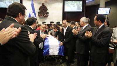 Los diputados rindieron un homenaje a Marco Antonio Andino en el Congreso Nacional de Honduras.