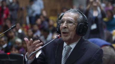 El exgeneral José Efraín Ríos Montt (c) habla en la Corte Suprema de Ciudad de Guatemala. EFE/Archivo