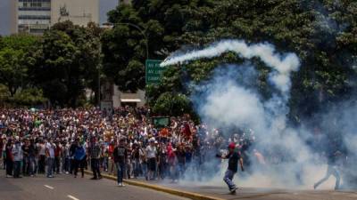 El ministro de Defensa venezolano, Vladimir Padrino López se refirió a los hechos de la última semana como 'actos violentos', y ha dicho que espera un pronunciamiento de la Organización de Estados Americanos (OEA) al respecto.
