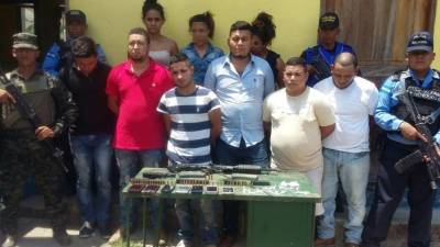 Las ocho personas detenidas serán remitidas a la fiscalía.