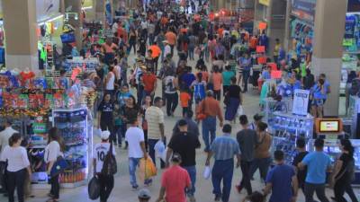Una semana antes de Navidad aumentó el número de viajeros en la terminal. Foto: Cristina Santos.