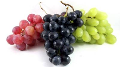 La uva contine antioxidantes que rejuvecenen la piel. Y su semilla mejora la memoria.