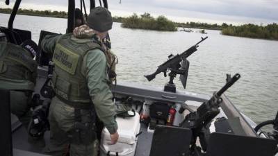 Al hacer redadas, las autoridades de Estados Unidos fortalecen los sistemas de seguridad para detener a inmigrantes.