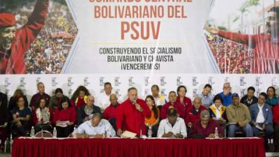 El vicepresidente del Partido Socialista Unido de Venezuela, el diputado Diosdado Cabello, participó ayer en un acto del partido y aseguró que no darán concesiones a los opositores. Foto: EFE/Miguel Gutiérrez