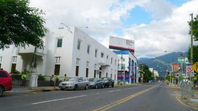 La primera calle permanece despejada, luego de las celebraciones de Nochebuena.