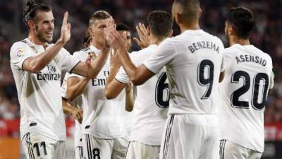 Gareth Bale y Benzema quedaron como los delanteros del Real Madrid tras la marcha de Cristiano Ronaldo. FOTO AFP