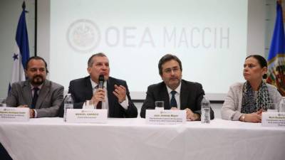 En la conferencia de prensa Jacobo Domínguez, Manuel Garrido, Juan Jiménez Mayor y Marta Pacciotti.