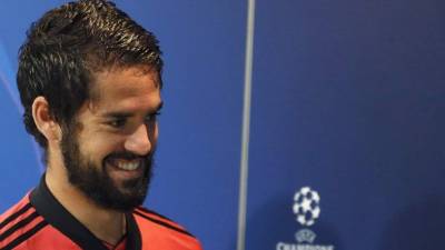 El jugador Francisco Román Alarcón 'Isco', durante la rueda de prensa tras el entrenamiento del equipo blanco, esta mañana en la Ciudad Deportiva de Valdebebas. EFE/Javier Lizón