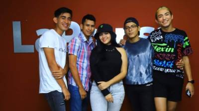 Cinco muchachos cuentan cómo han conquistado la plataforma en la que son seguidos por miles de personas por sus contenidos humorísticos y de baile. Los jóvenes hondureños Fredy Rodríguez, Leonel Villanueva, Michelle Laínez, Daniel Martínez y Samir Ortiz visitaron las instalaciones de Diario LA PRENSA y hablaron sobre sus experiencias en este fascinante mundo del TikTok.