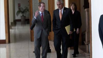 La cooperación que Estados Unidos otorga a Guatemala para el combate al narcotráfico será el tema principal que abordará mañana el presidente Otto Pérez Molina con el subsecretario de Estado de EE.UU., William Brownfield, confirmó hoy una fuente oficial.