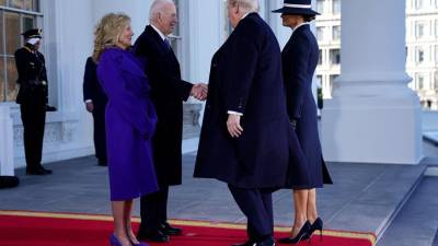 Trump y Melania fueron recibidos por los Biden en la Casa Blanca.