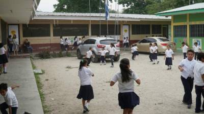 Estudiantes del centro básico Jacinto Meza Guillén de la colonia La Amistad. fOTO: ARCHIVO/La Prensa.