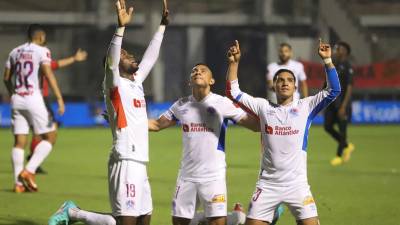 El Olimpia logró su invicto número 45 luego de vencer por 3-1 al Real España el domingo en el estadio Nacional Chelato Uclés.