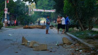 Una calle de San Pedro Sula después de continuas protestas por simpatizantes de la Alianza de Oposición.